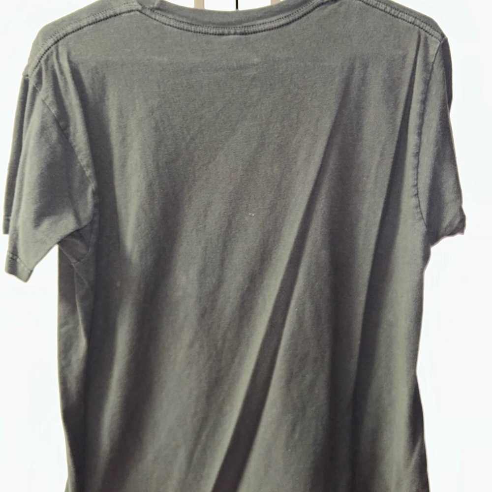 Beartooth In Between T-Shirt - Picture 2 of 2